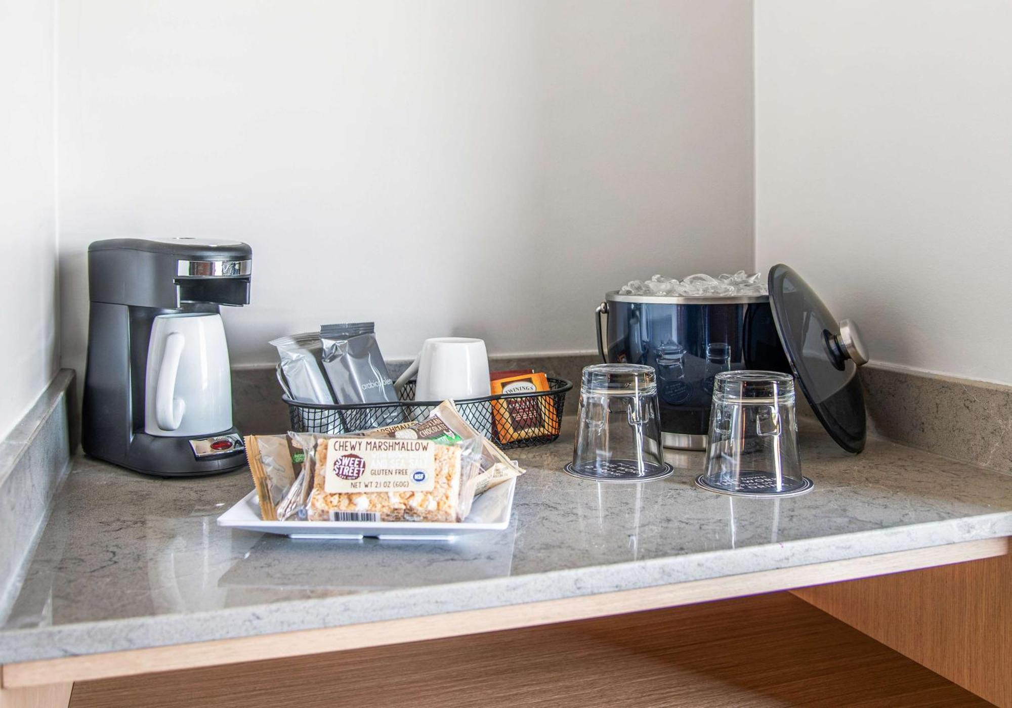Hyatt Place Newark-Silicon Valley エクステリア 写真